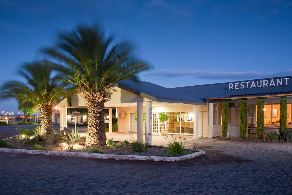Wagon Wheel Country Lodge Beaufort West Exterior photo