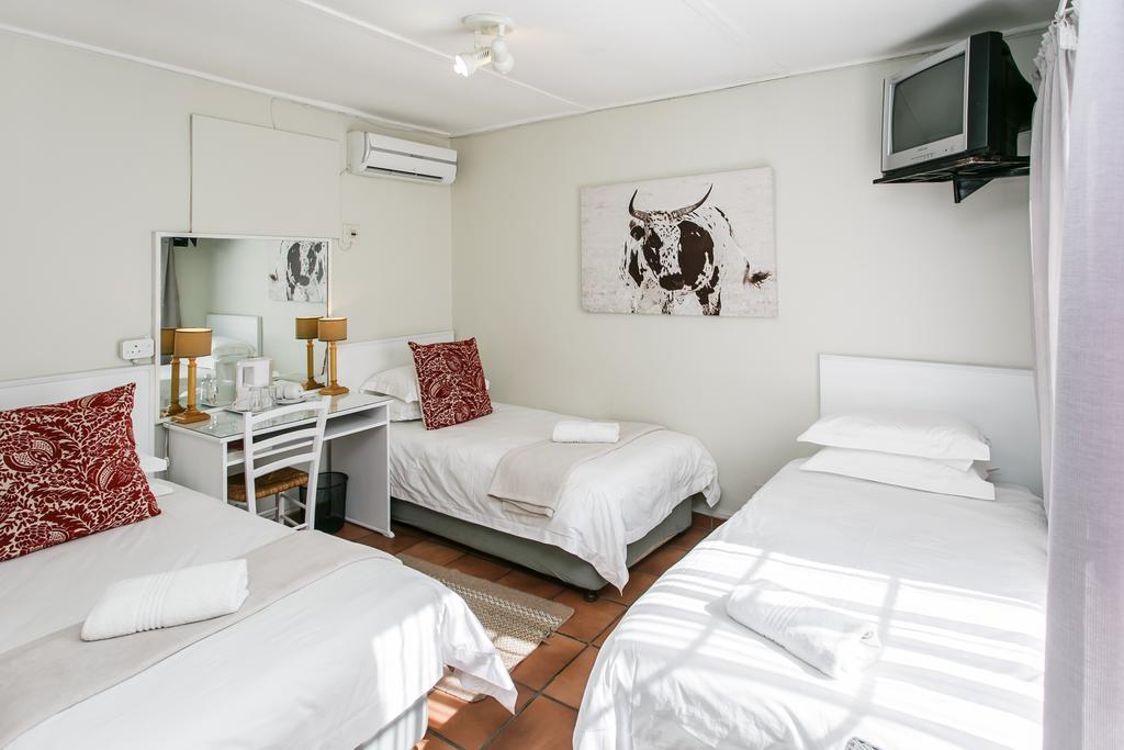 Wagon Wheel Country Lodge Beaufort West Exterior photo