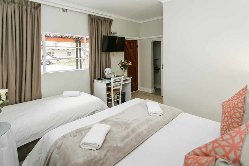 Wagon Wheel Country Lodge Beaufort West Exterior photo