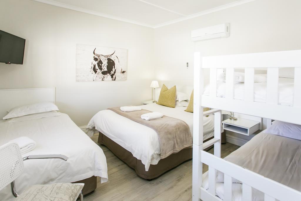 Wagon Wheel Country Lodge Beaufort West Exterior photo