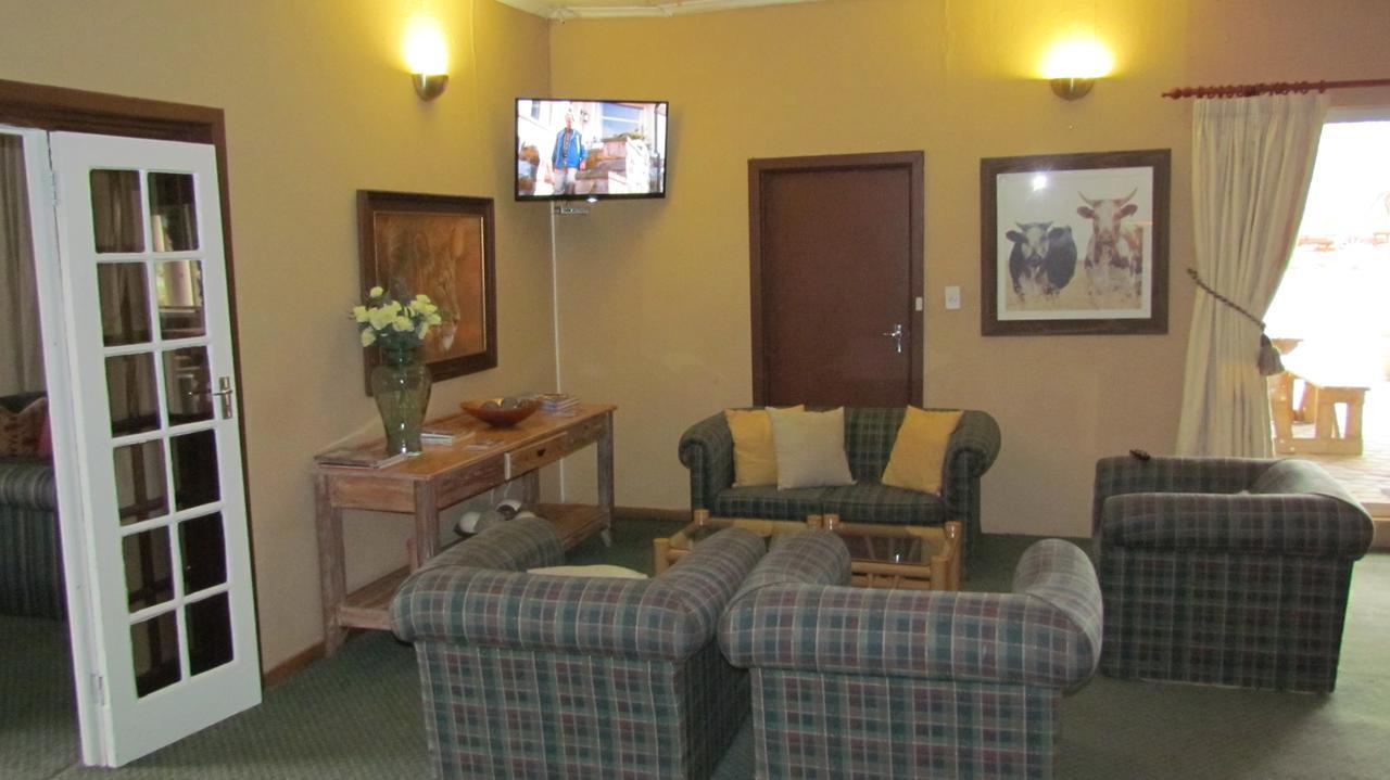 Wagon Wheel Country Lodge Beaufort West Exterior photo