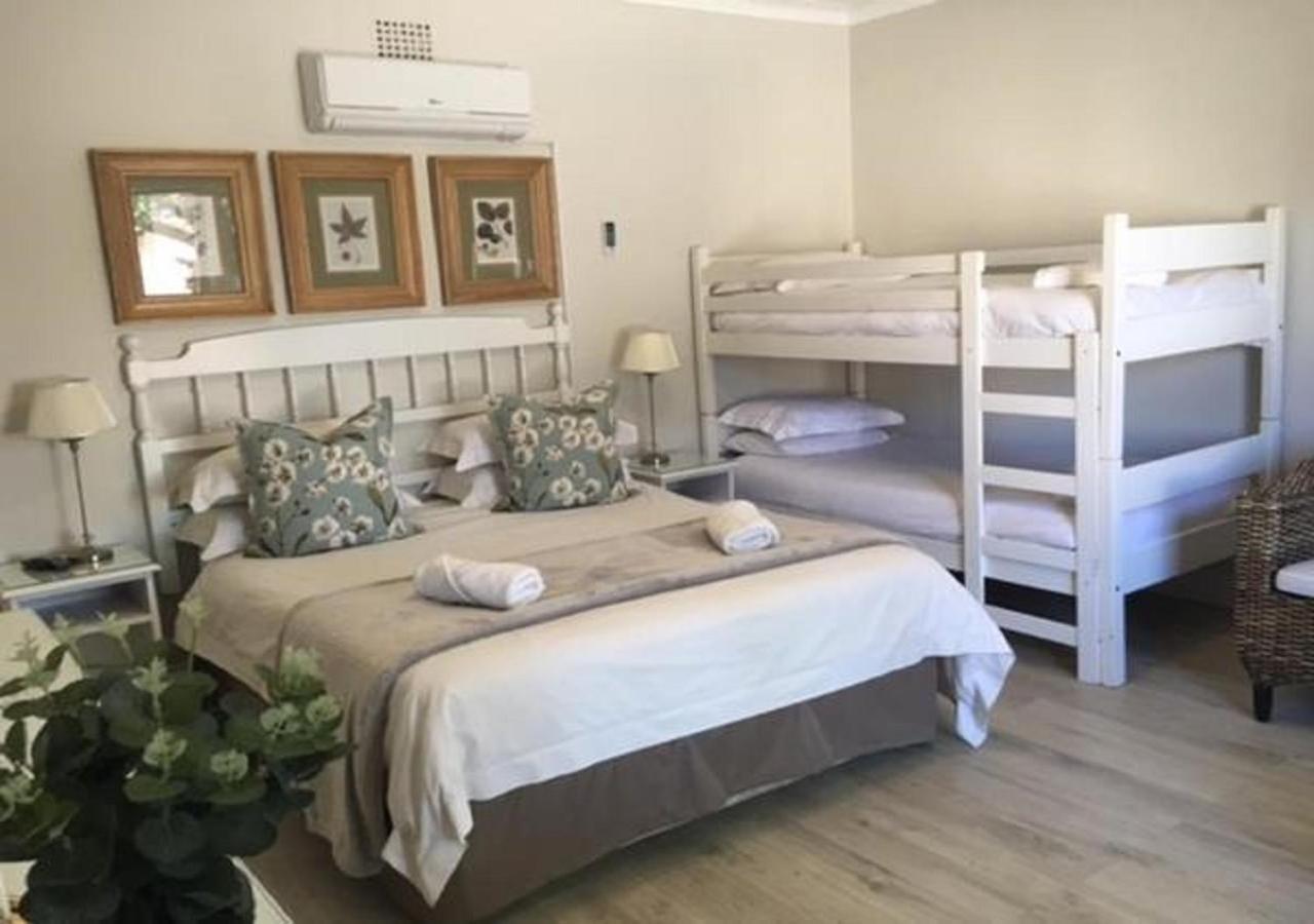 Wagon Wheel Country Lodge Beaufort West Exterior photo